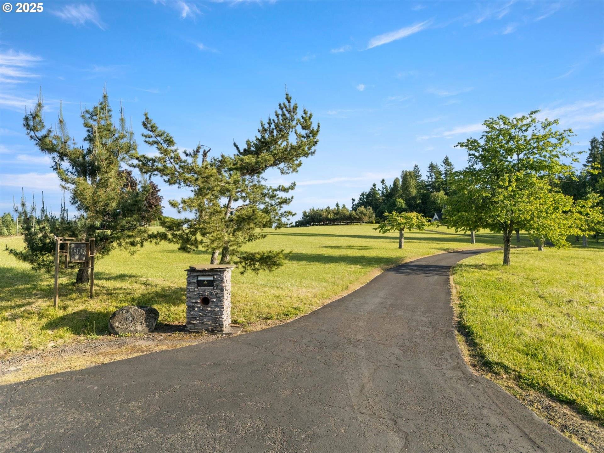 West Linn, OR 97068,800 ROSEMONT RD