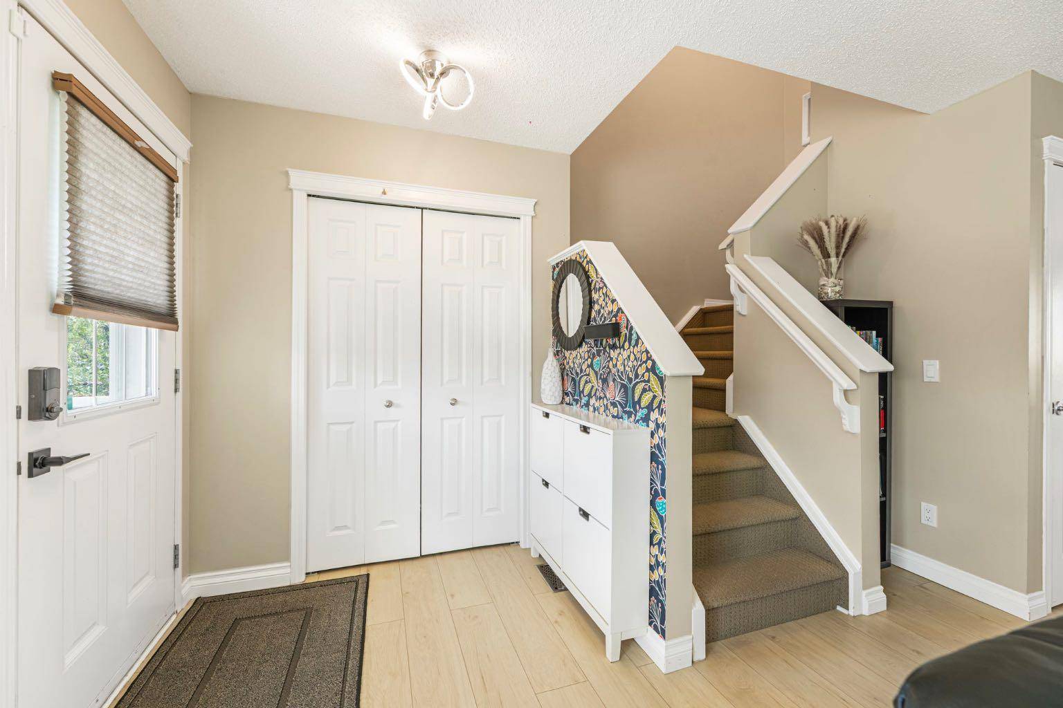 Calgary, AB T3K 0J3,114 Covecreek Close NE