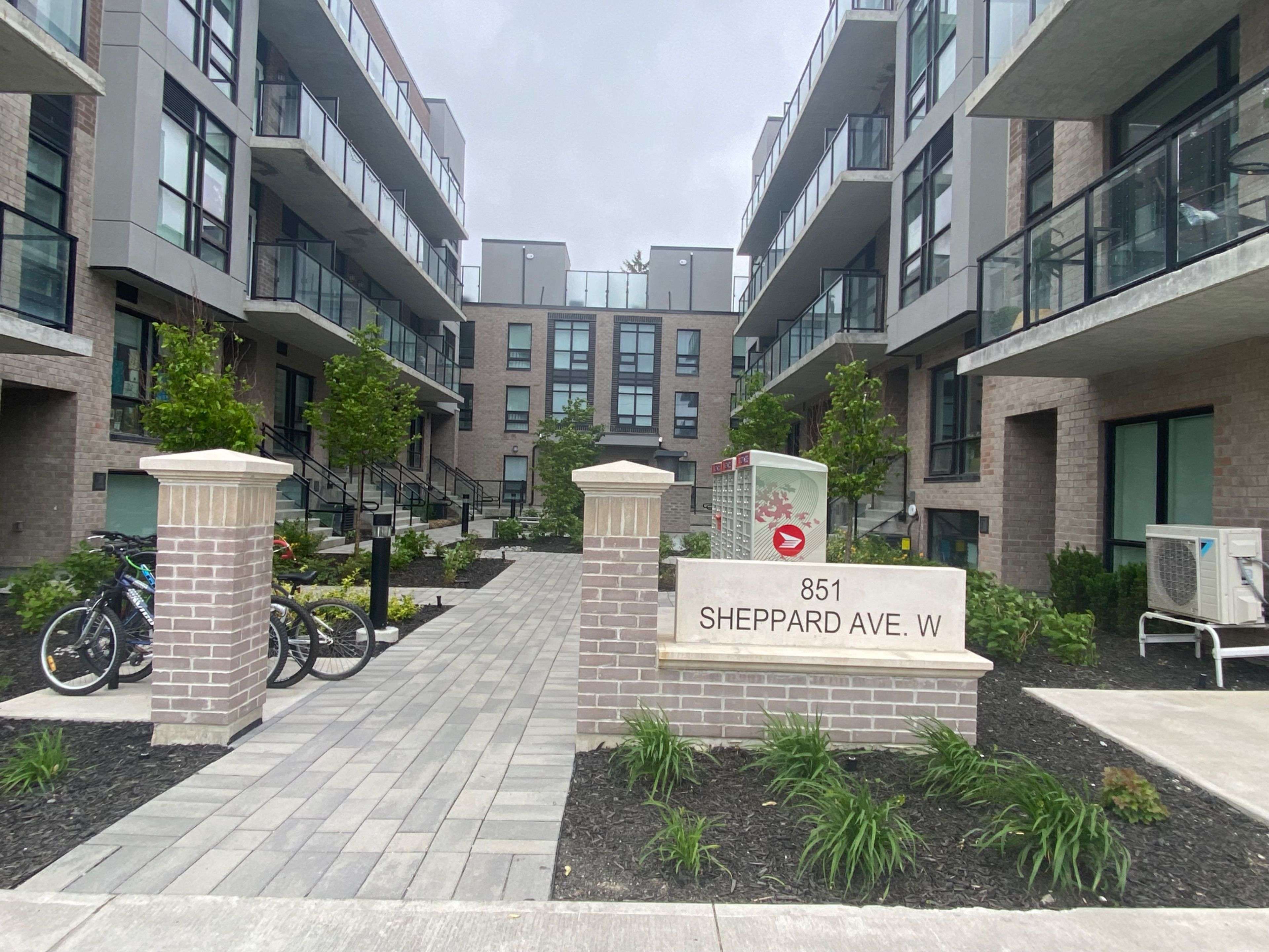 Toronto C06, ON M3H 0G2,851 Sheppard AVE W #33