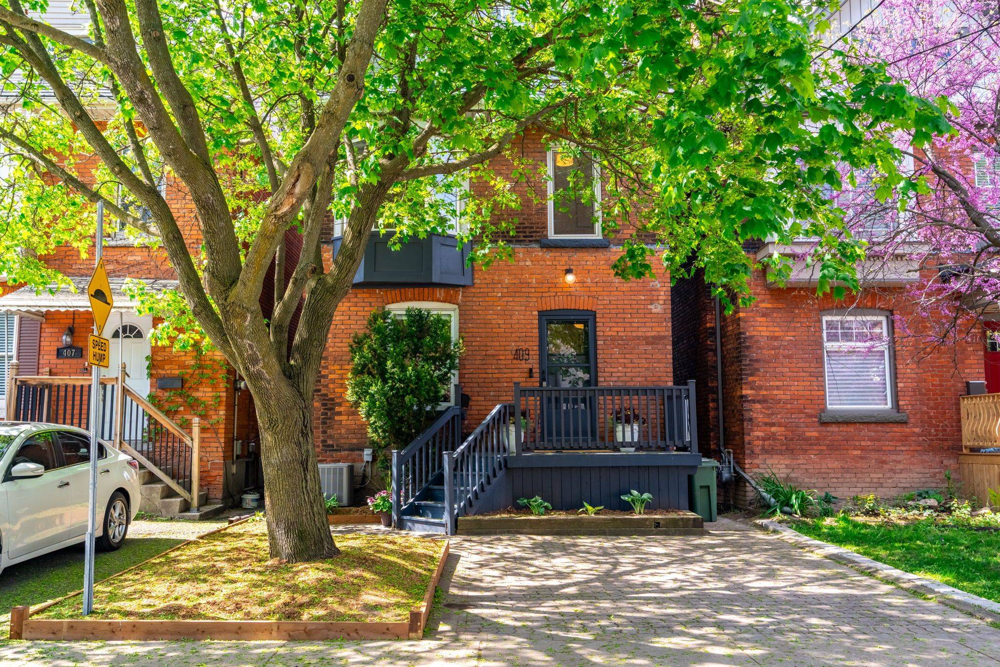 Hamilton, ON L8P 2J4,409 Herkimer ST