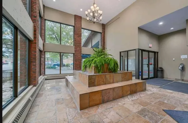 550 Westwood DR Southwest #310, Calgary, AB T3C 3T9