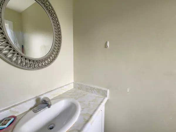South Of Baseline To Knoxdale, ON K2G 4G7,25 Bertona ST #B