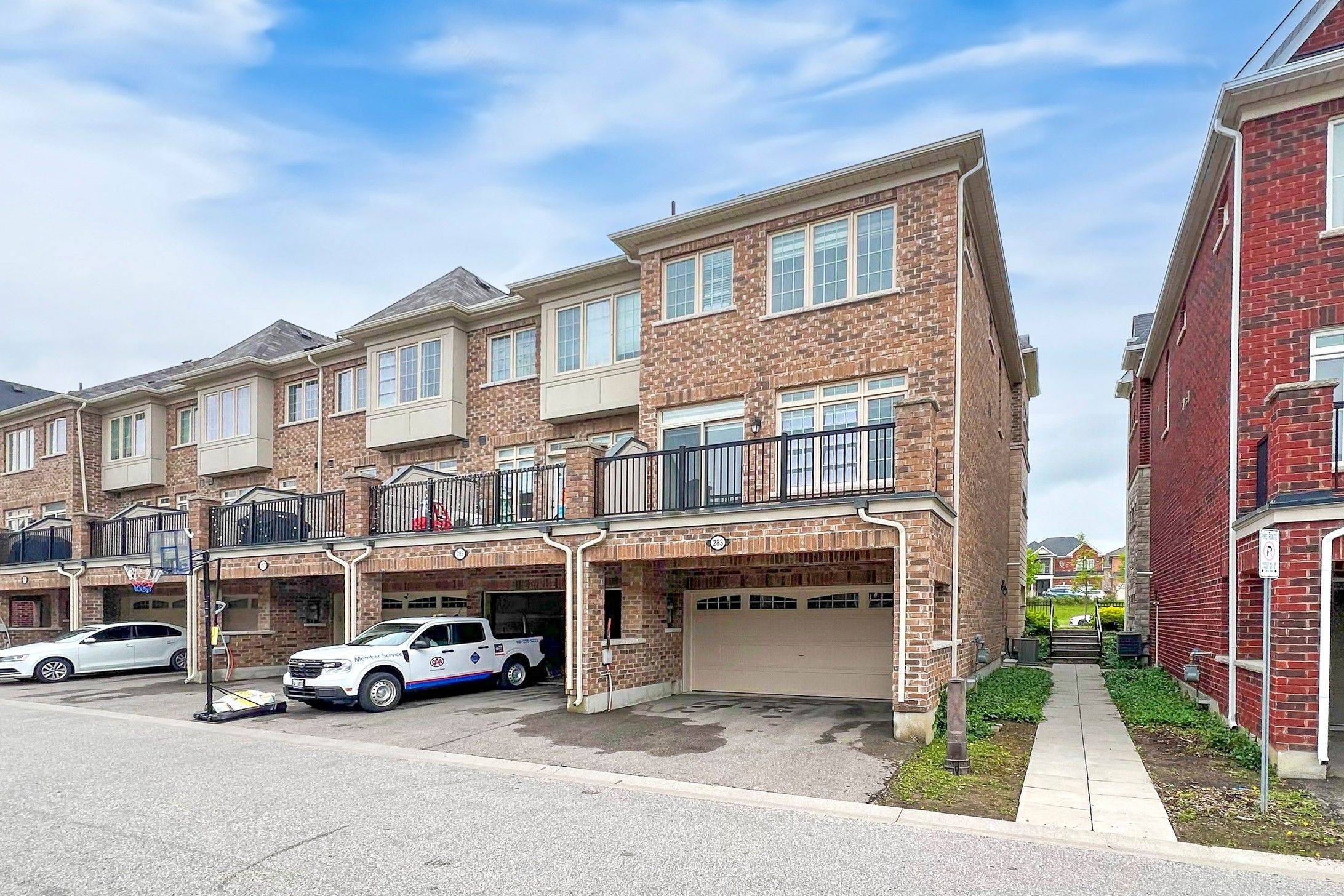 Markham, ON L6E 0S8,283 Dundas WAY