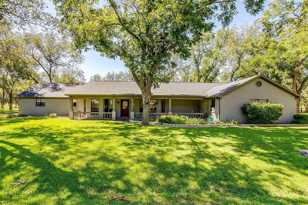 Granbury, TX 76049,8621 Ravenswood Drive