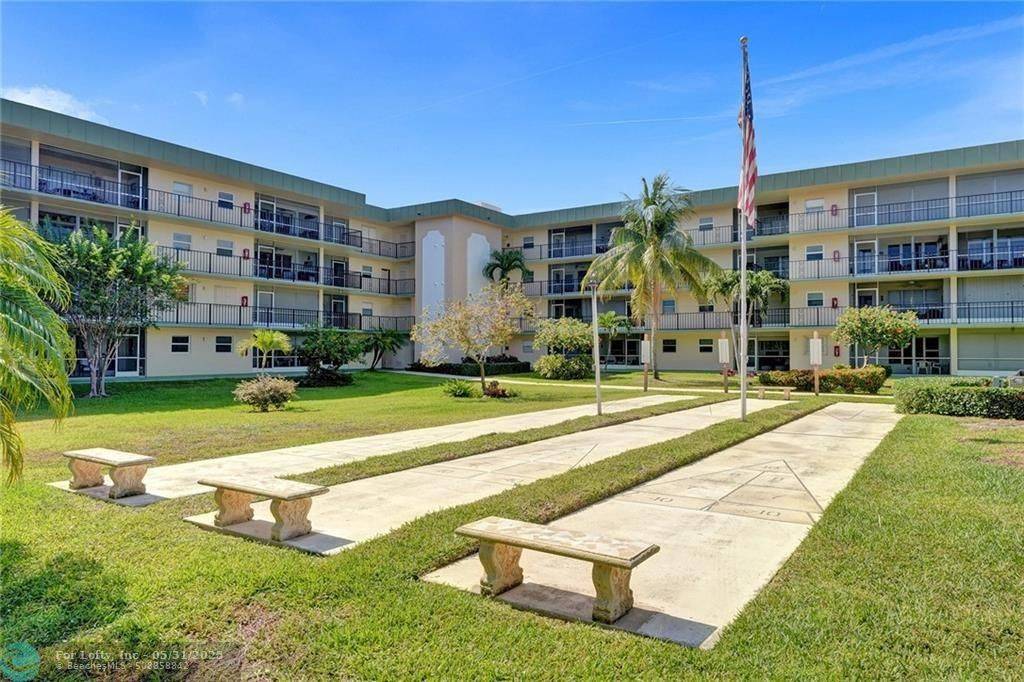 Deerfield Beach, FL 33441,810 SE 7th St  #303
