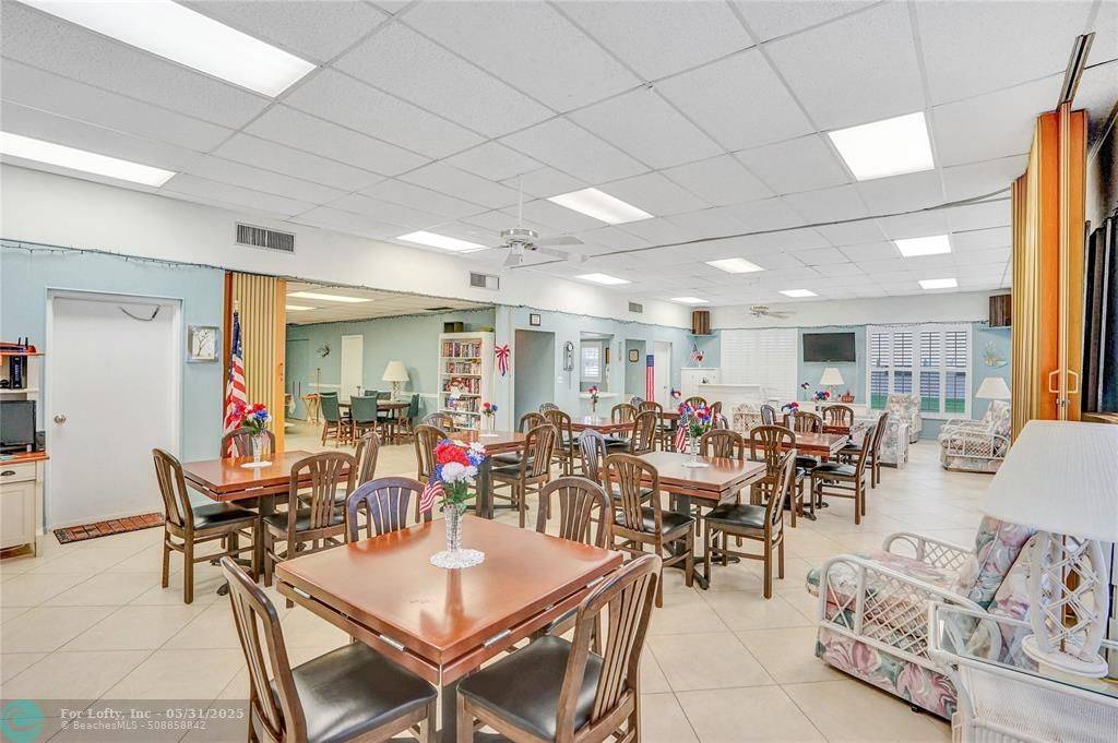 Deerfield Beach, FL 33441,810 SE 7th St  #303