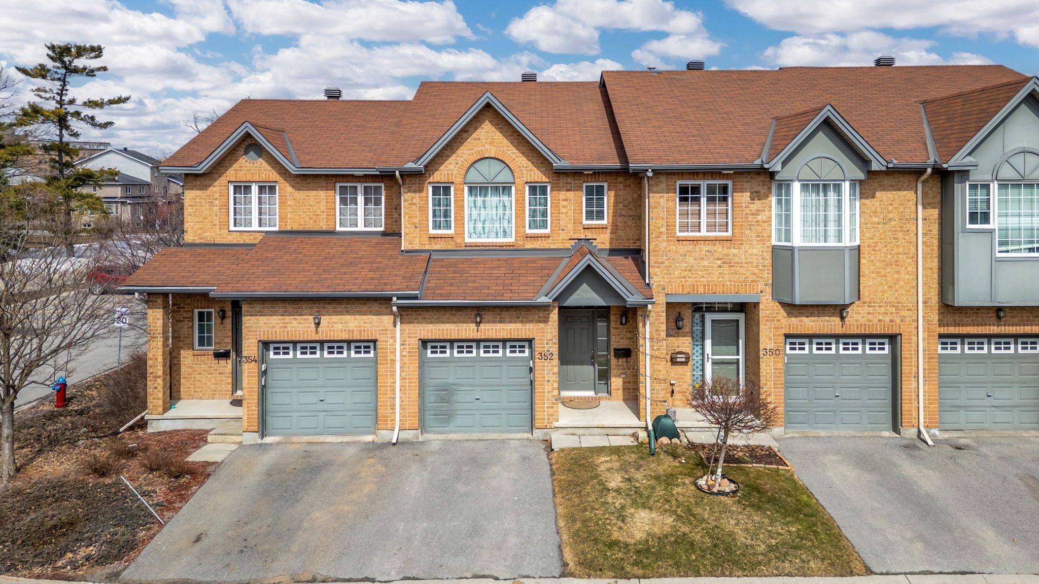 Alta Vista And Area, ON K1G 6W4,352 Freedom Private