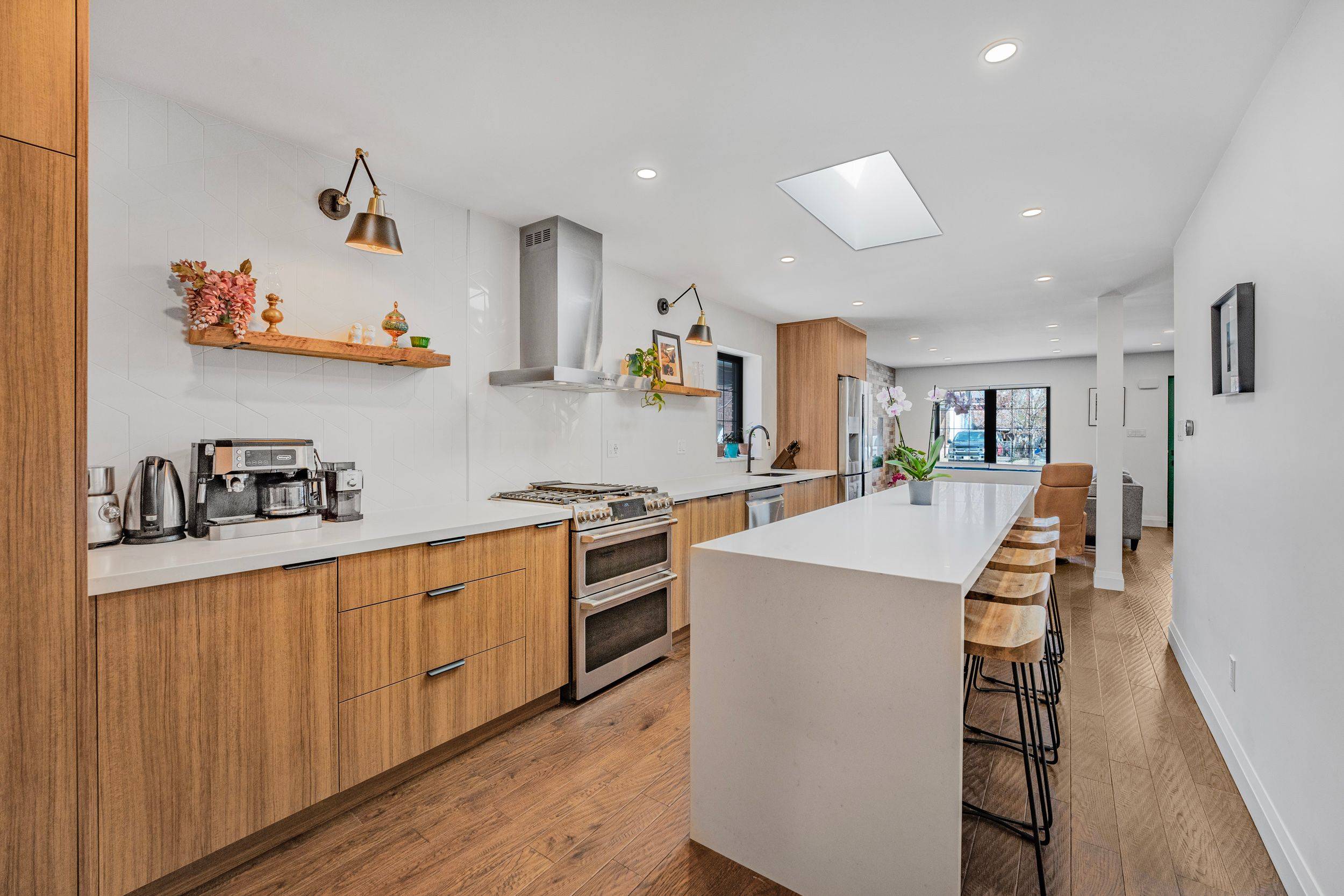 Toronto E03, ON M4J 4L4,202 Linsmore CRES