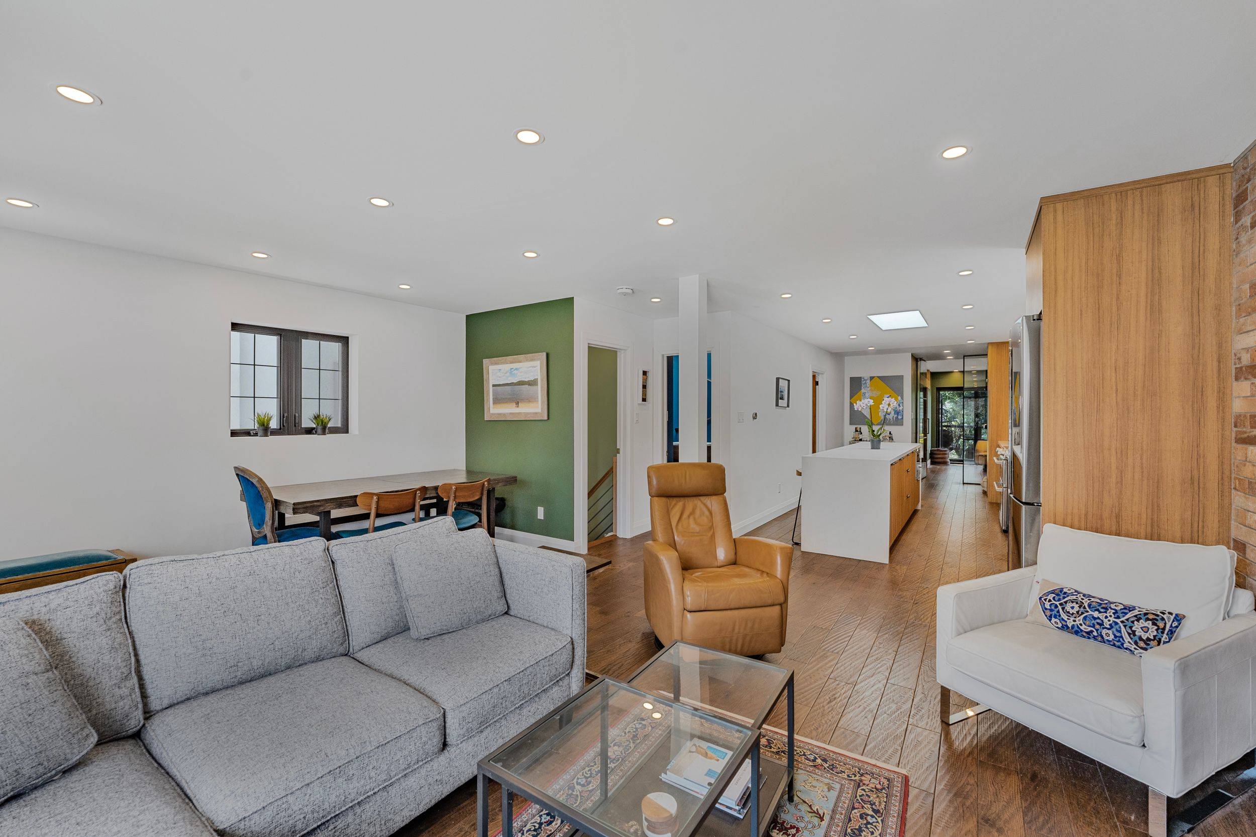 Toronto E03, ON M4J 4L4,202 Linsmore CRES