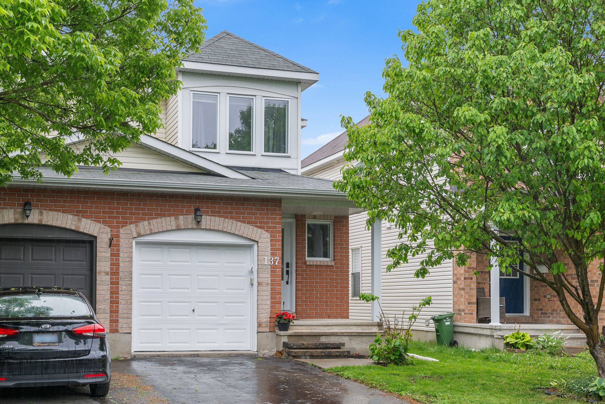 Orleans - Cumberland And Area, ON K4A 5B7,137 Topham TER