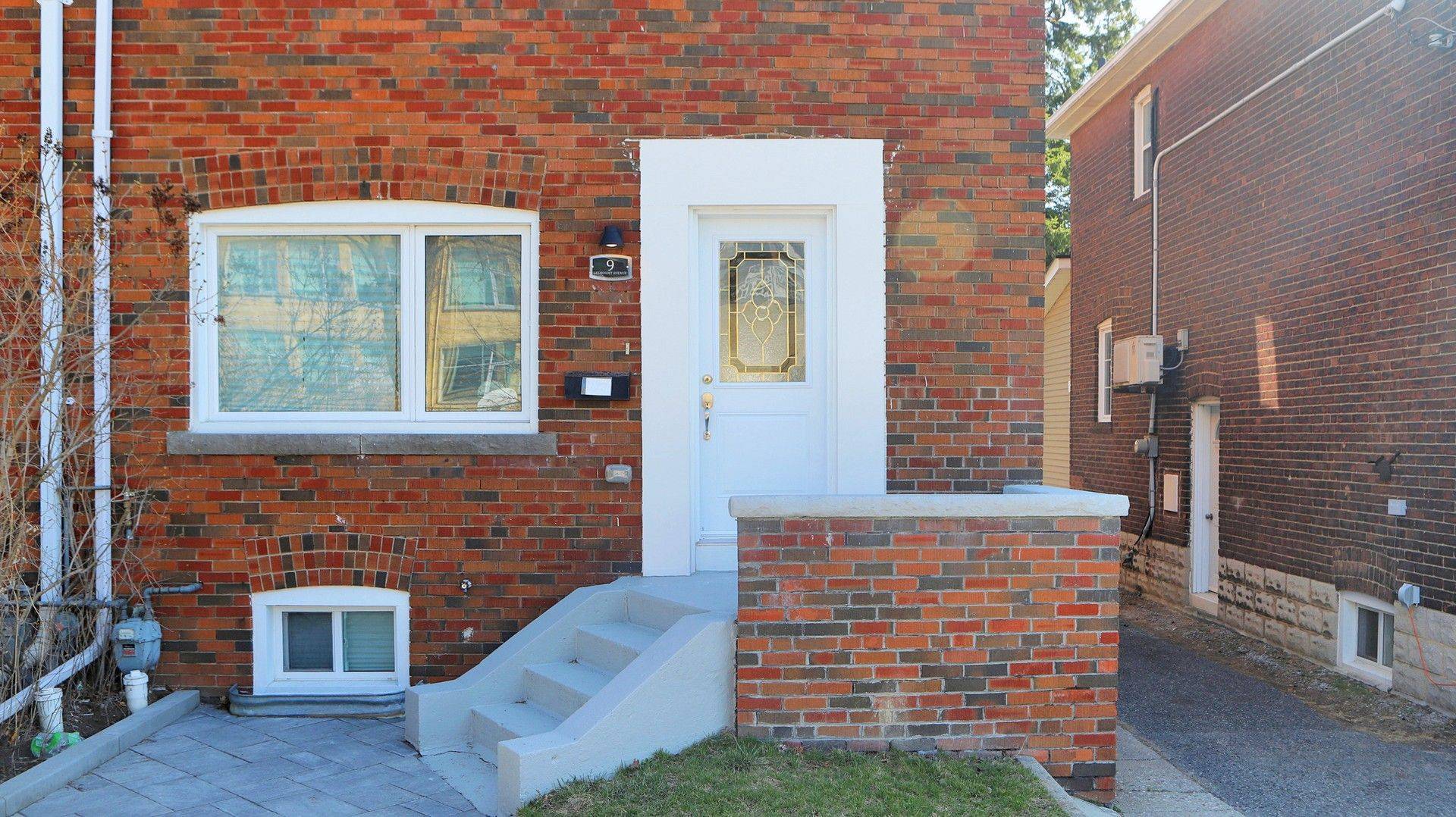 Toronto E03, ON M4J 3V5,9 Lesmount AVE