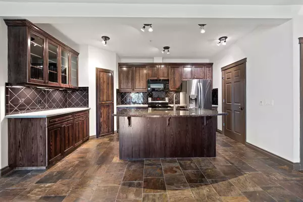 Calgary, AB T3C 2Z1,24 Hemlock CRES Southwest #2108