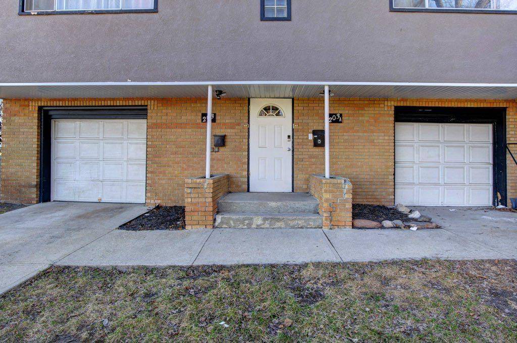 Calgary, AB T2S 1B1,203 43 AVE SW