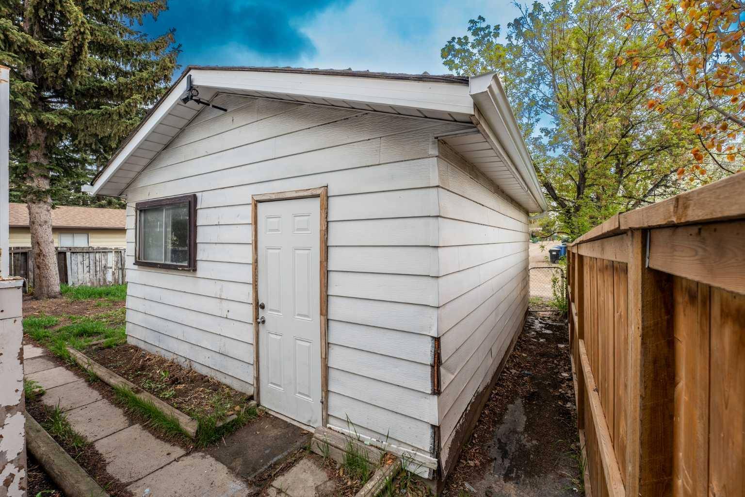 Calgary, AB T1Y 3R4,5516 Temple DR Northeast