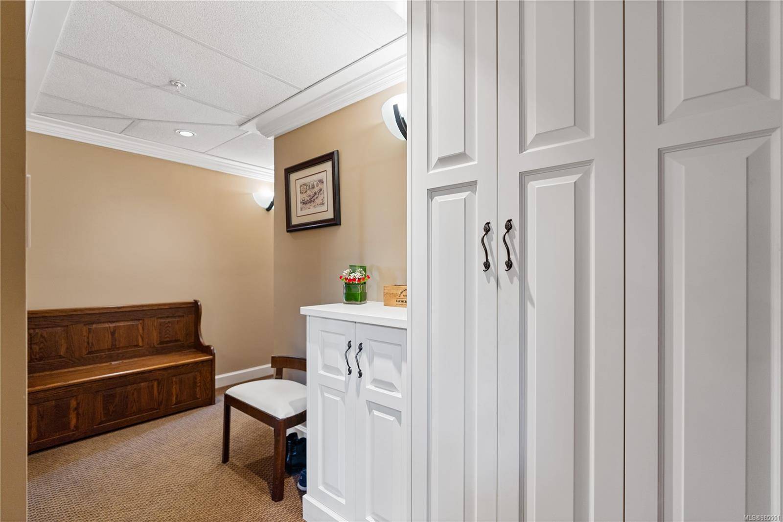 Sidney, BC V8L 2P8,2326 Harbour Rd #206