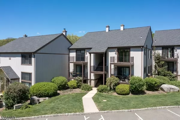 16312 Dell Pl, Stanhope Boro, NJ 07874
