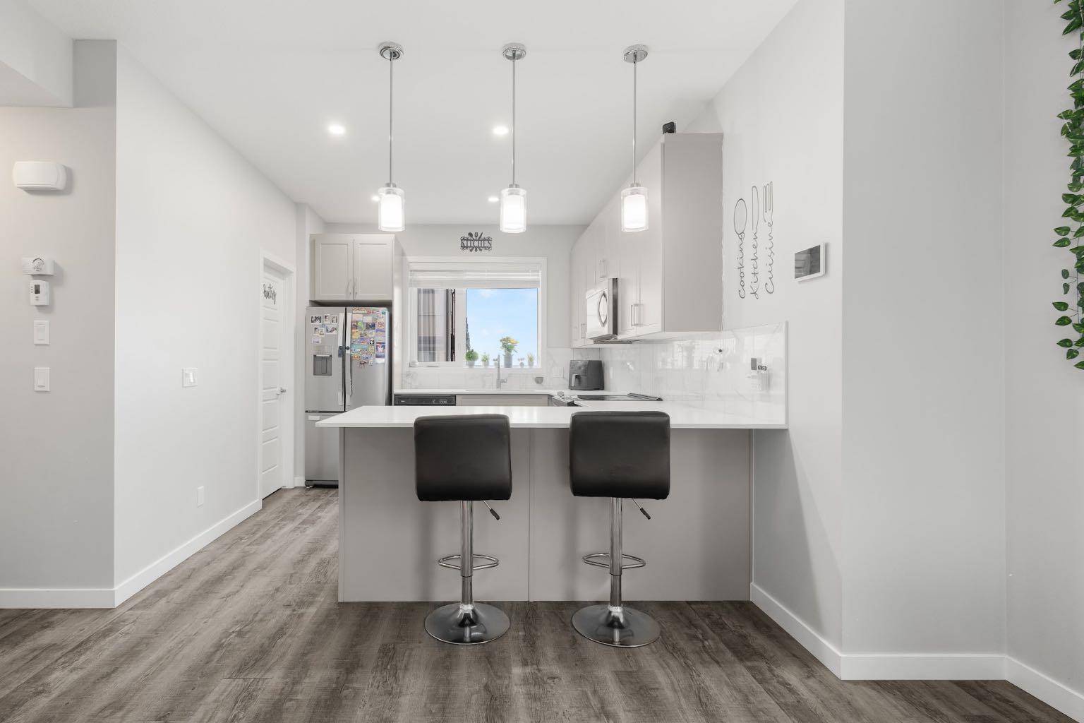 Calgary, AB T2X 4A5,348 210 AVE Southwest