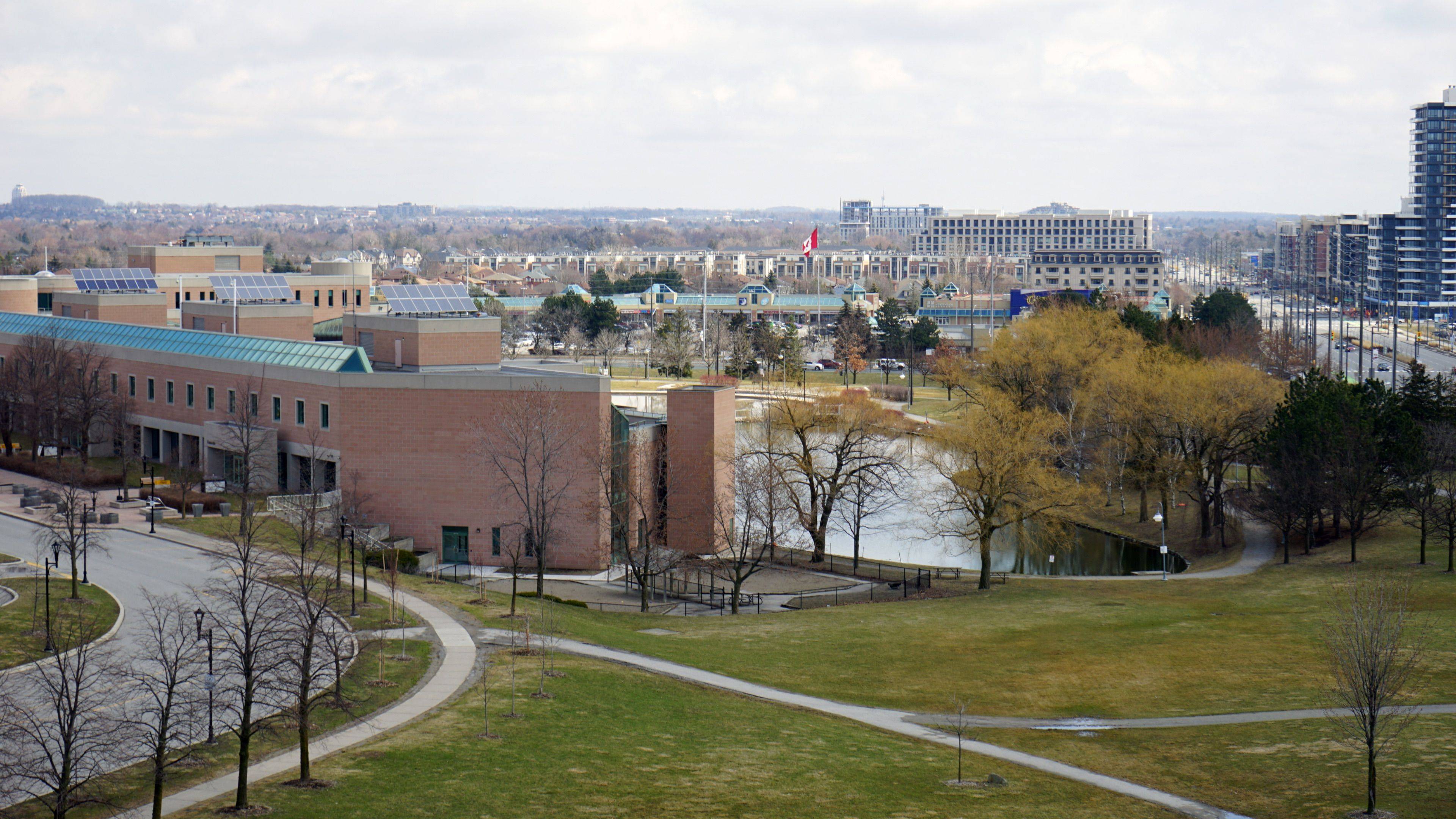 Markham, ON L3R 8A6,33 Cox BLVD #923
