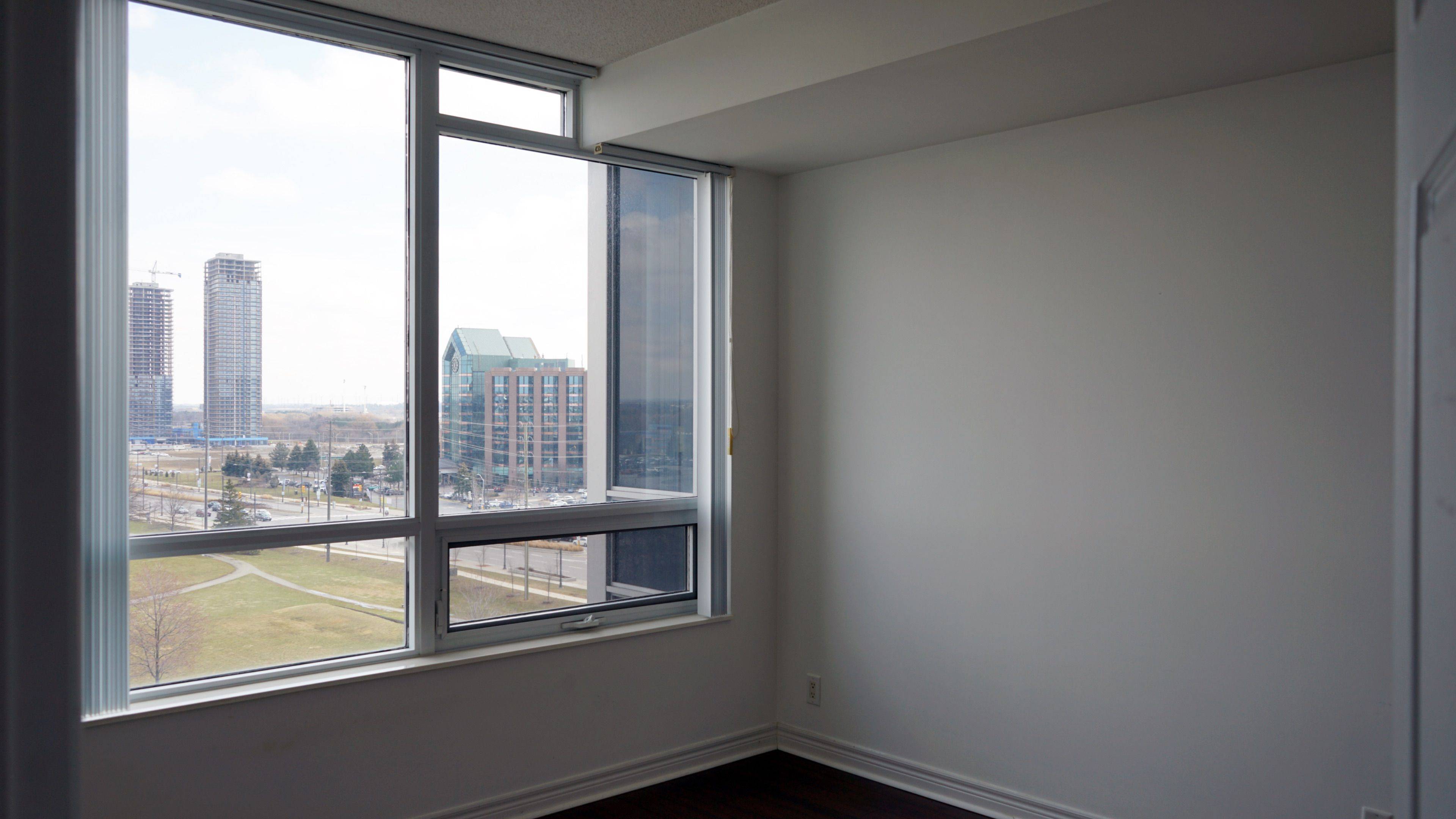 Markham, ON L3R 8A6,33 Cox BLVD #923