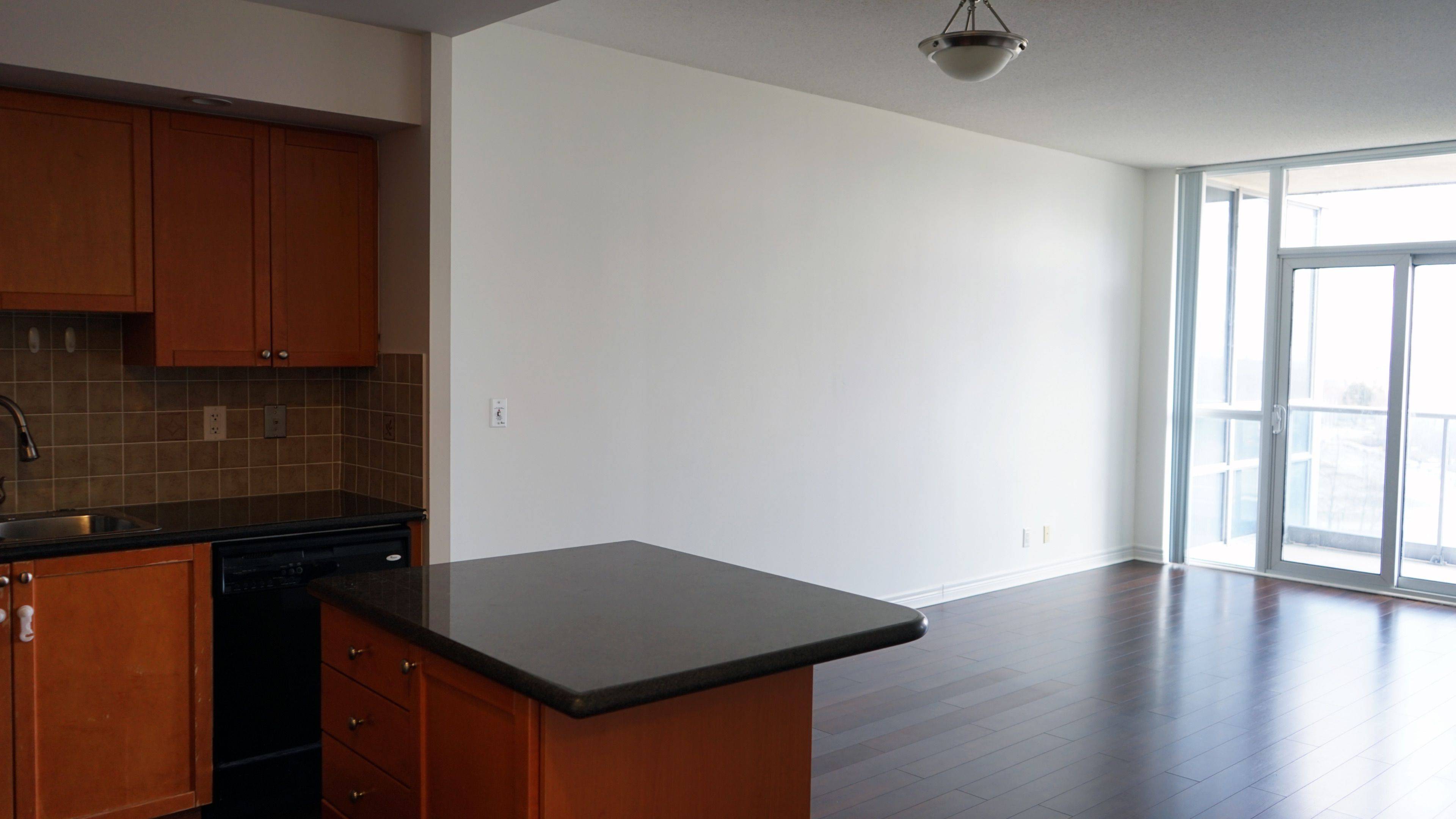 Markham, ON L3R 8A6,33 Cox BLVD #923