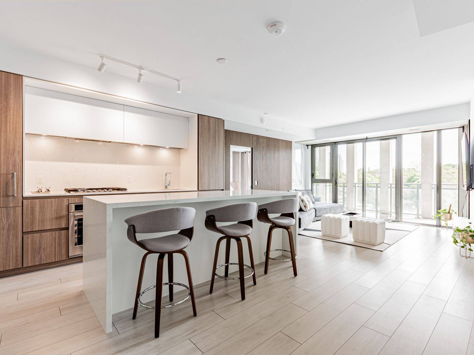 Toronto C03, ON M4S 0E5,1 Hillsdale AVE W #407