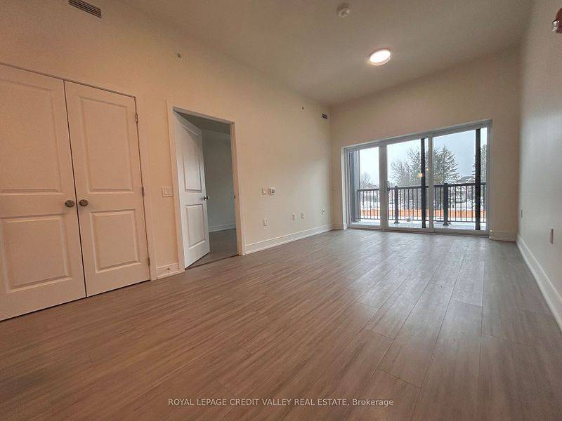 Clearview, ON L0M 1G0,121 Mary ST #313