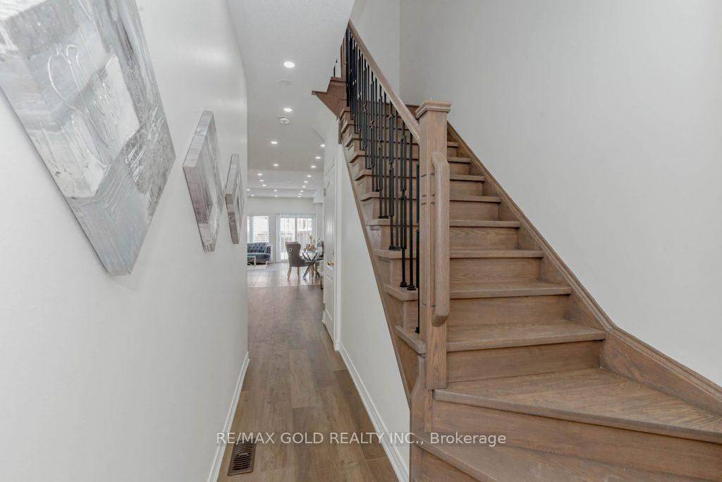 Brampton, ON L6X 0Y3,66 Crumlin CRES