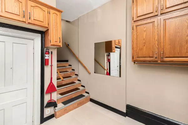 Hamilton, ON L8R 1M6,77 Cathcart ST