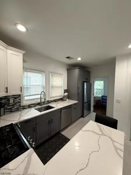 135 Bellevue St #2 FL, Elizabeth City, NJ 07202