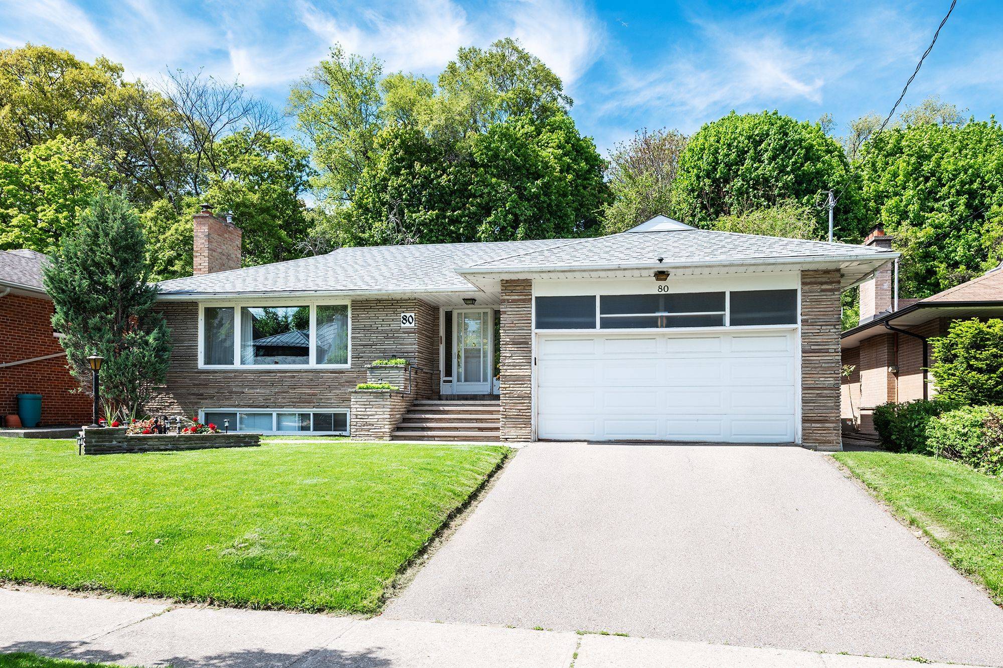 80 Glenaden AVE E,  Toronto W07,  ON M8Y 2L3