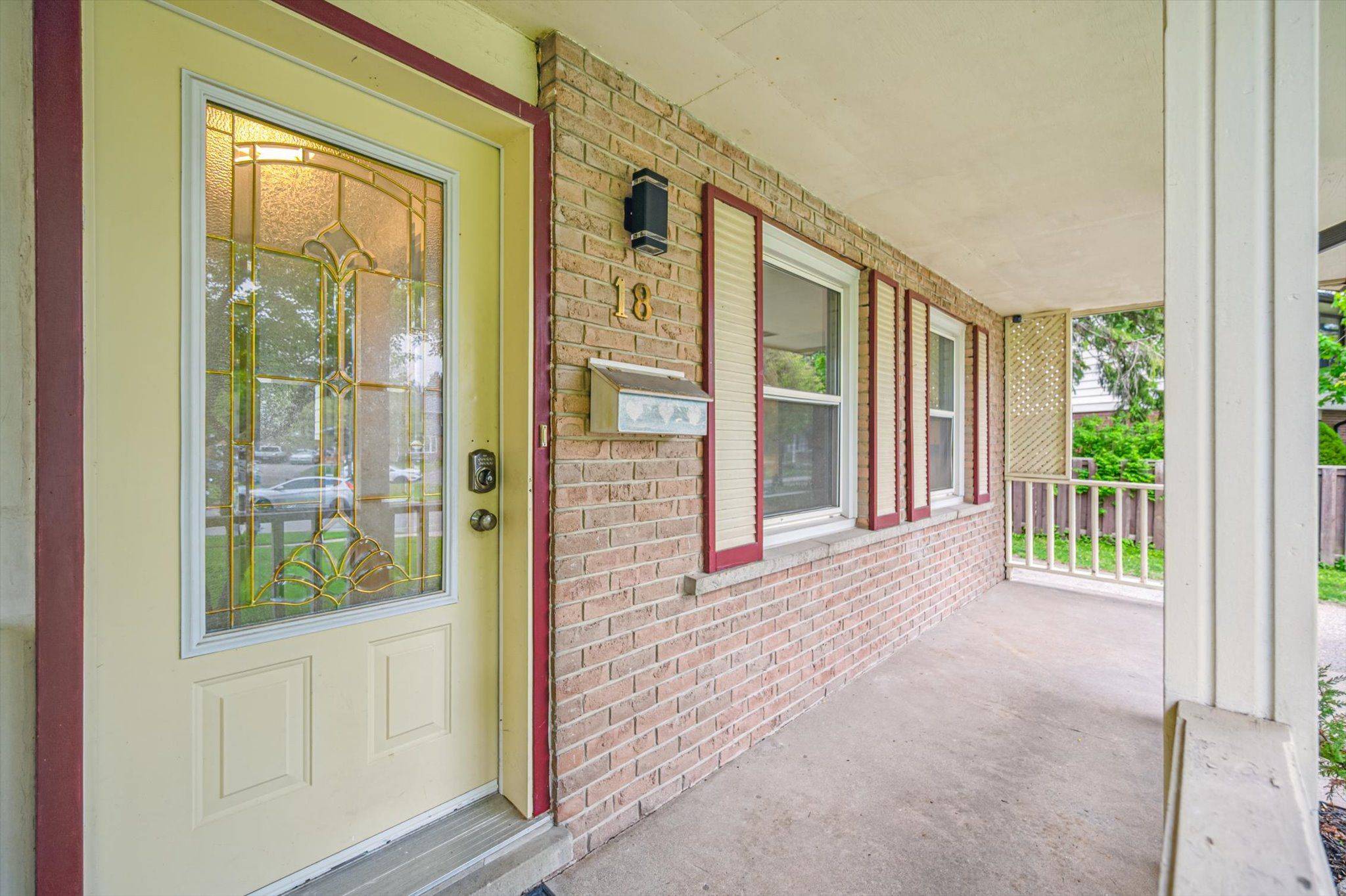 Guelph, ON N1E 3L4,18 Windermere CT