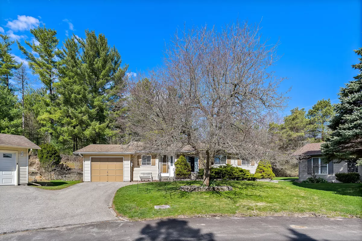 New Tecumseth, ON L0G 1W0,9 Balsam CT