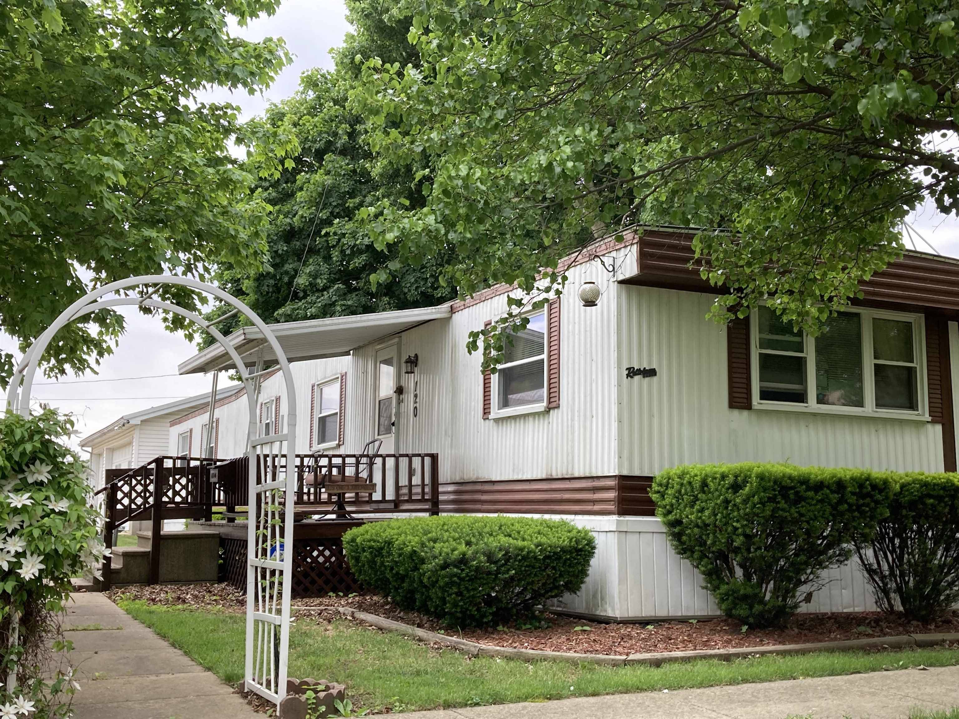 120 W Claremont Street, Lanark, IL 61046