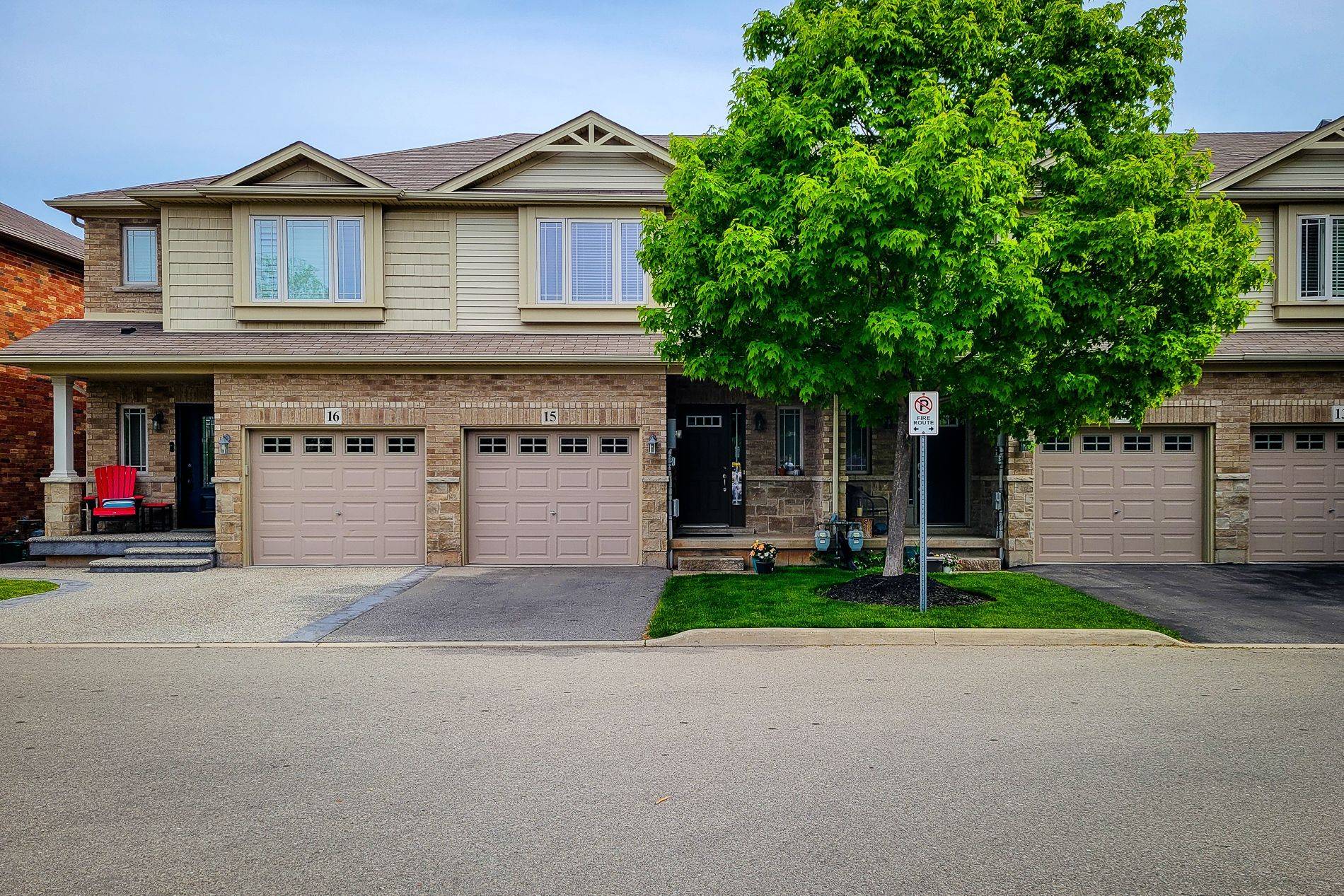 Grimsby, ON L1M 0C4,6 Chestnut DR #15