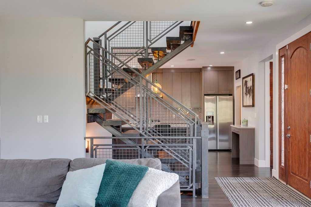 Calgary, AB T2K 2T8,1104 Trafford DR Northwest