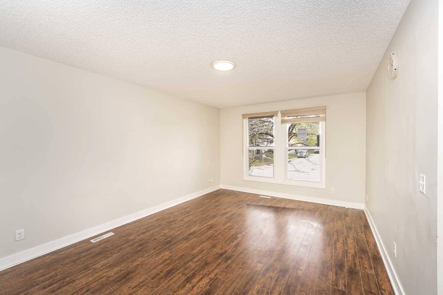 Calgary, AB T3J 1S8,212 Castlebrook WAY NE