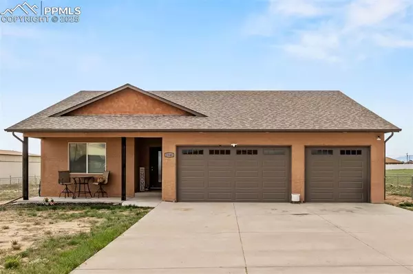 1140 E Dove Creek DR, Pueblo, CO 81007