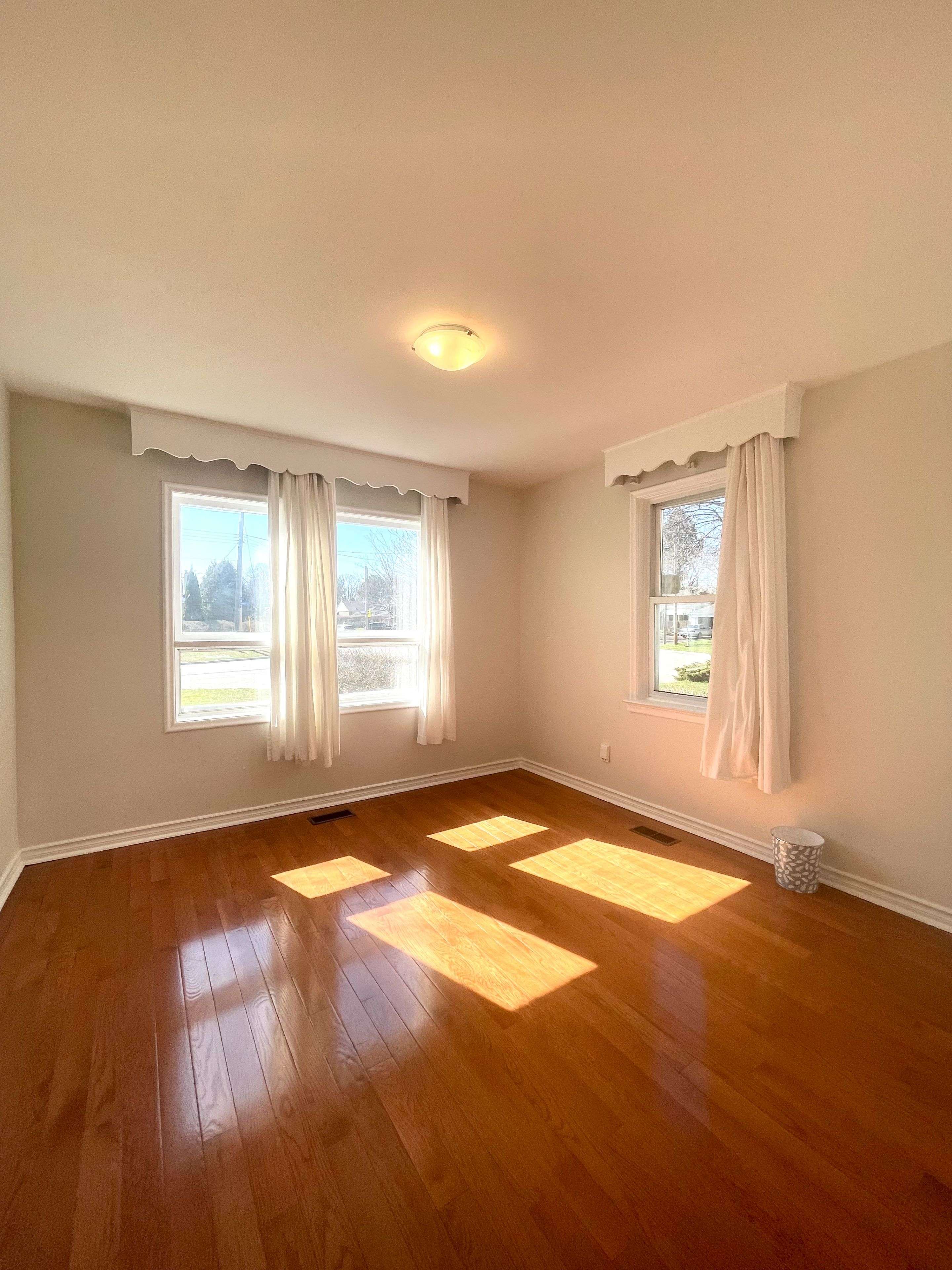 Toronto E07, ON M1S 2J8,73 Shilton RD #Main