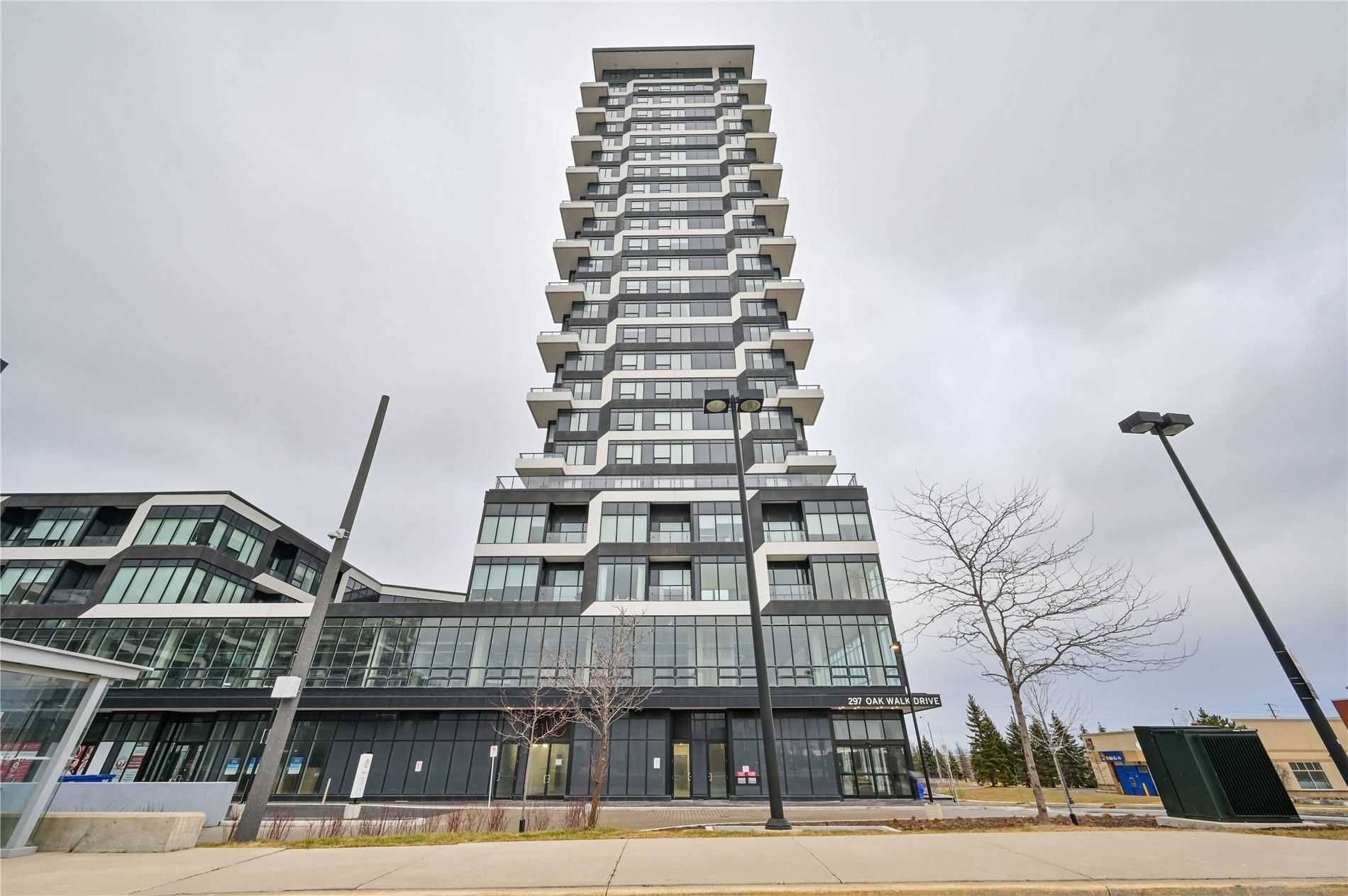 Oakville, ON L6H 3R6,297 Oak Walk DR #307