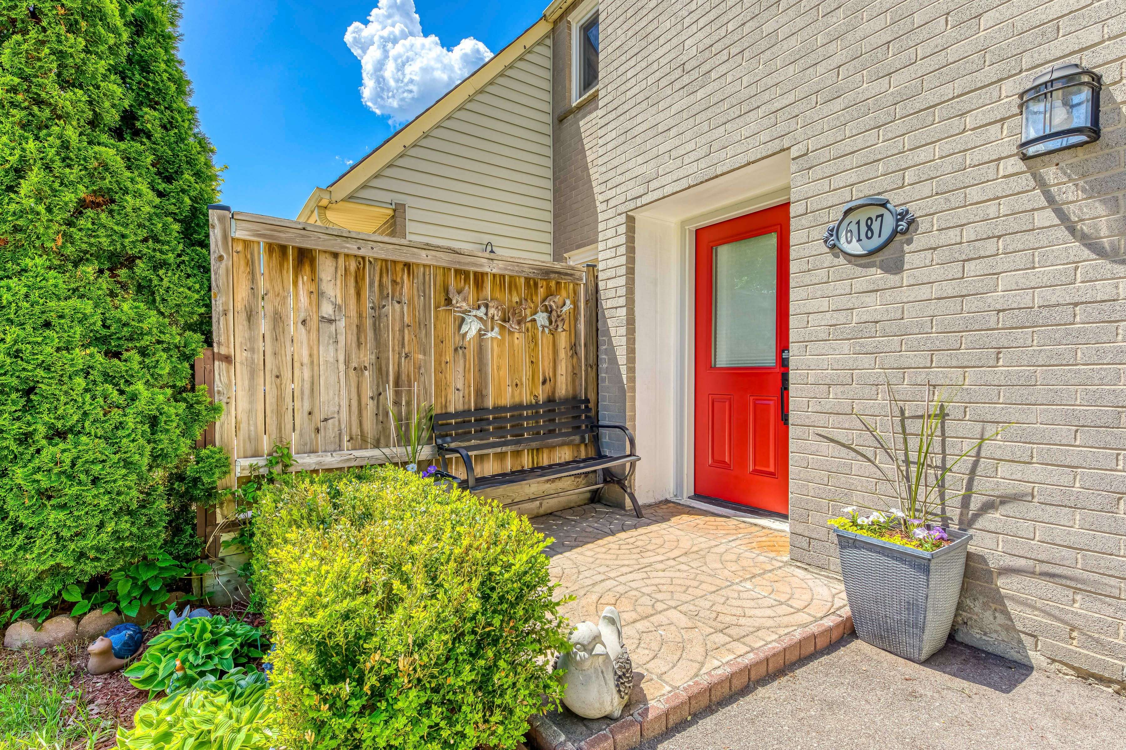 Mississauga, ON L5N 2L4,6187 Townwood CT