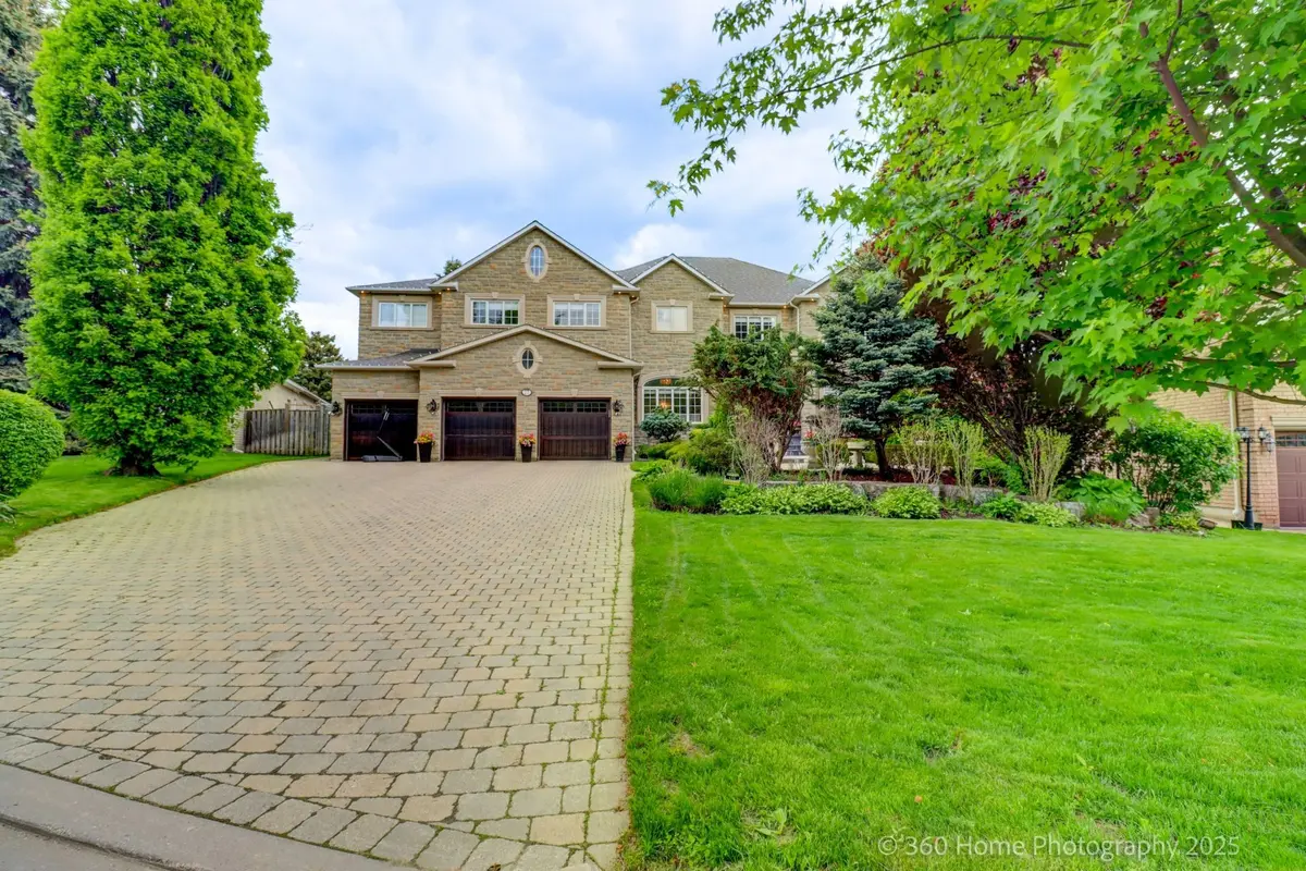 27 Glacier CT, Vaughan, ON L6A 2V3