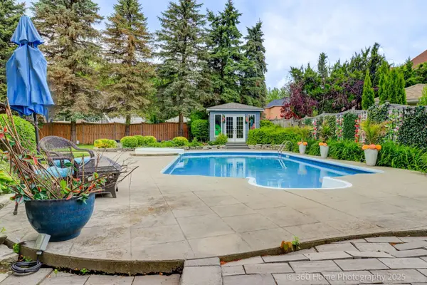 27 Glacier CT, Vaughan, ON L6A 2V3