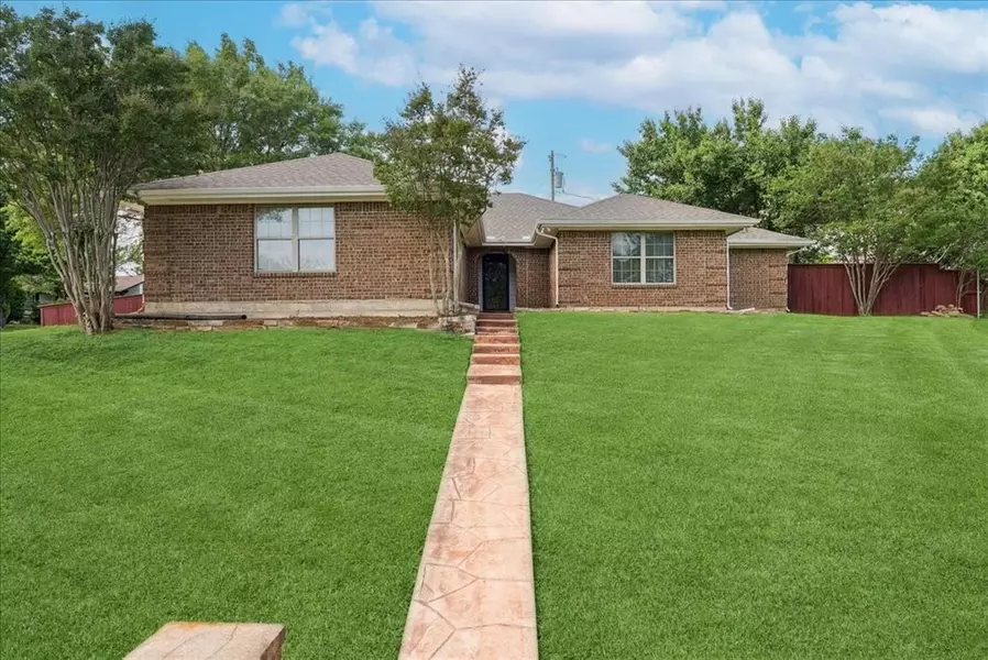 2010 Libby Lane, Grand Prairie, TX 75050