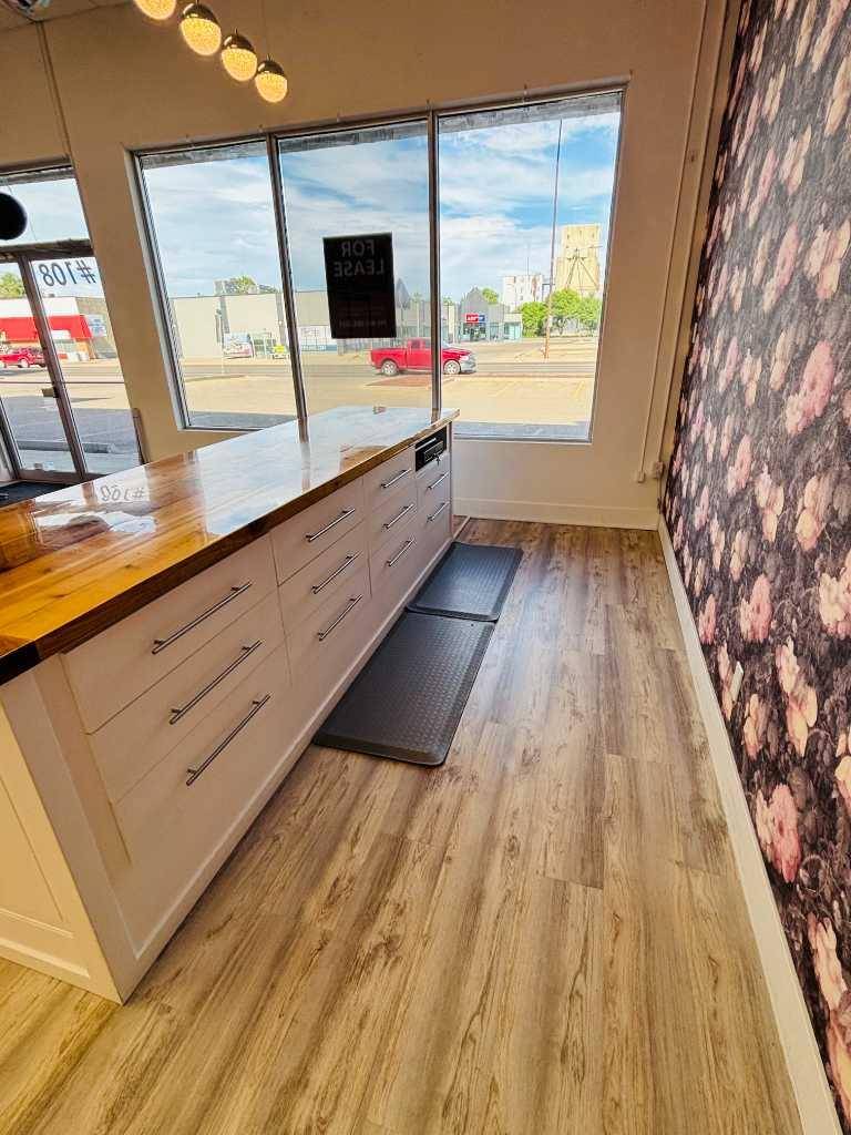 Medicine Hat, AB T1A 2Y4,1310 Kingsway AVE SE #108