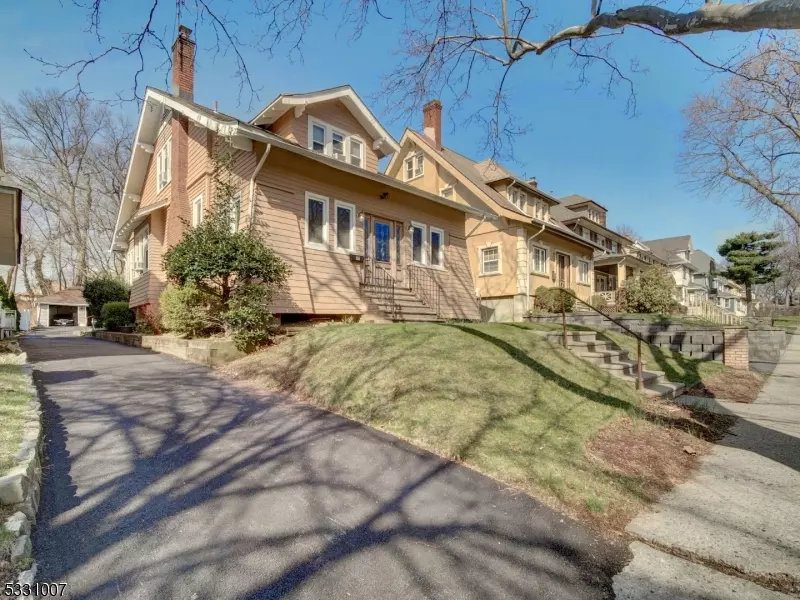 East Orange City, NJ 07017,27 Colonial Ter