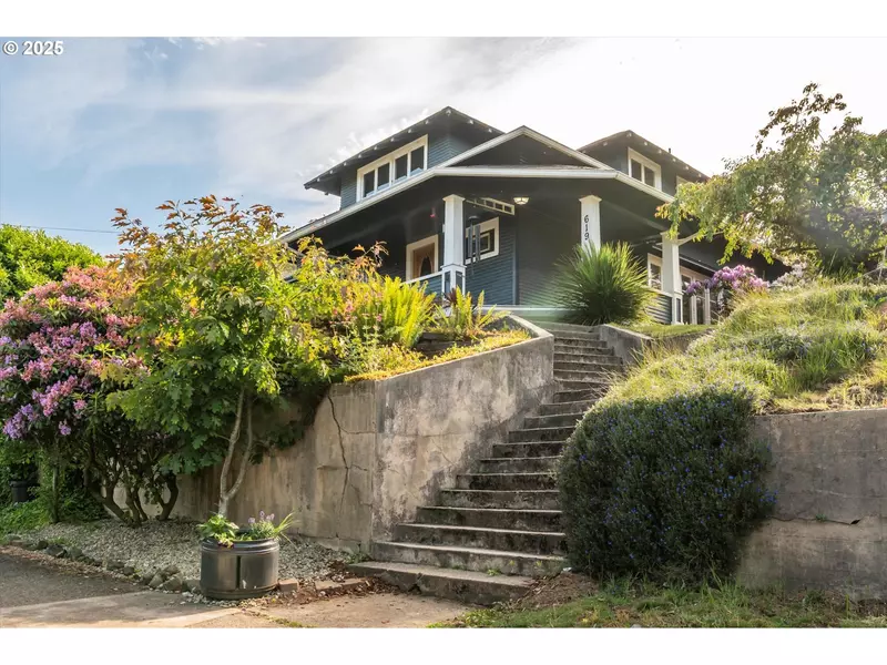 619 S 11TH ST, Coos Bay, OR 97420