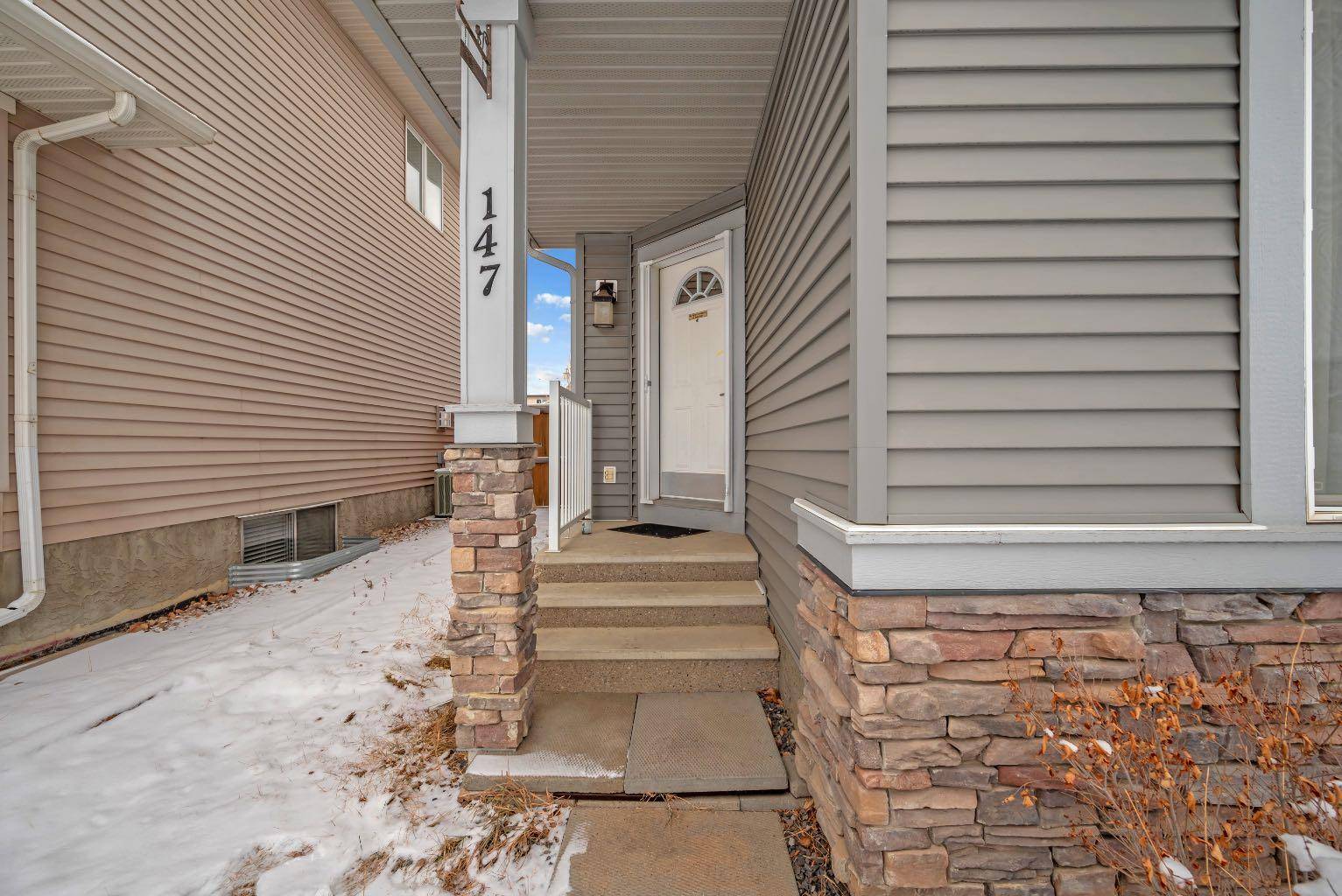 Calgary, AB T2X 0G4,147 Silverado Plains Close Southwest