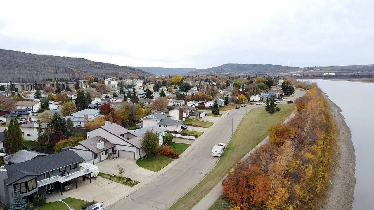 Peace River, AB T8S 1E3,7213 96 ST