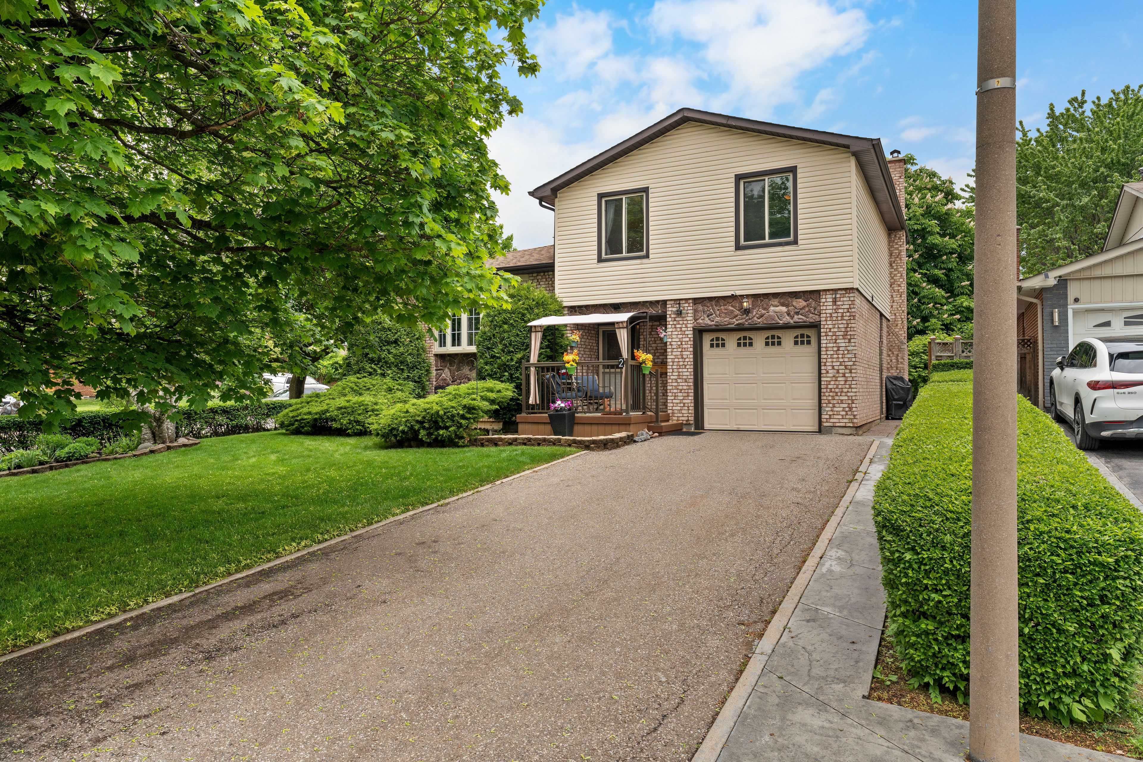 Brampton, ON L6Y 2E5,2 Marc CT