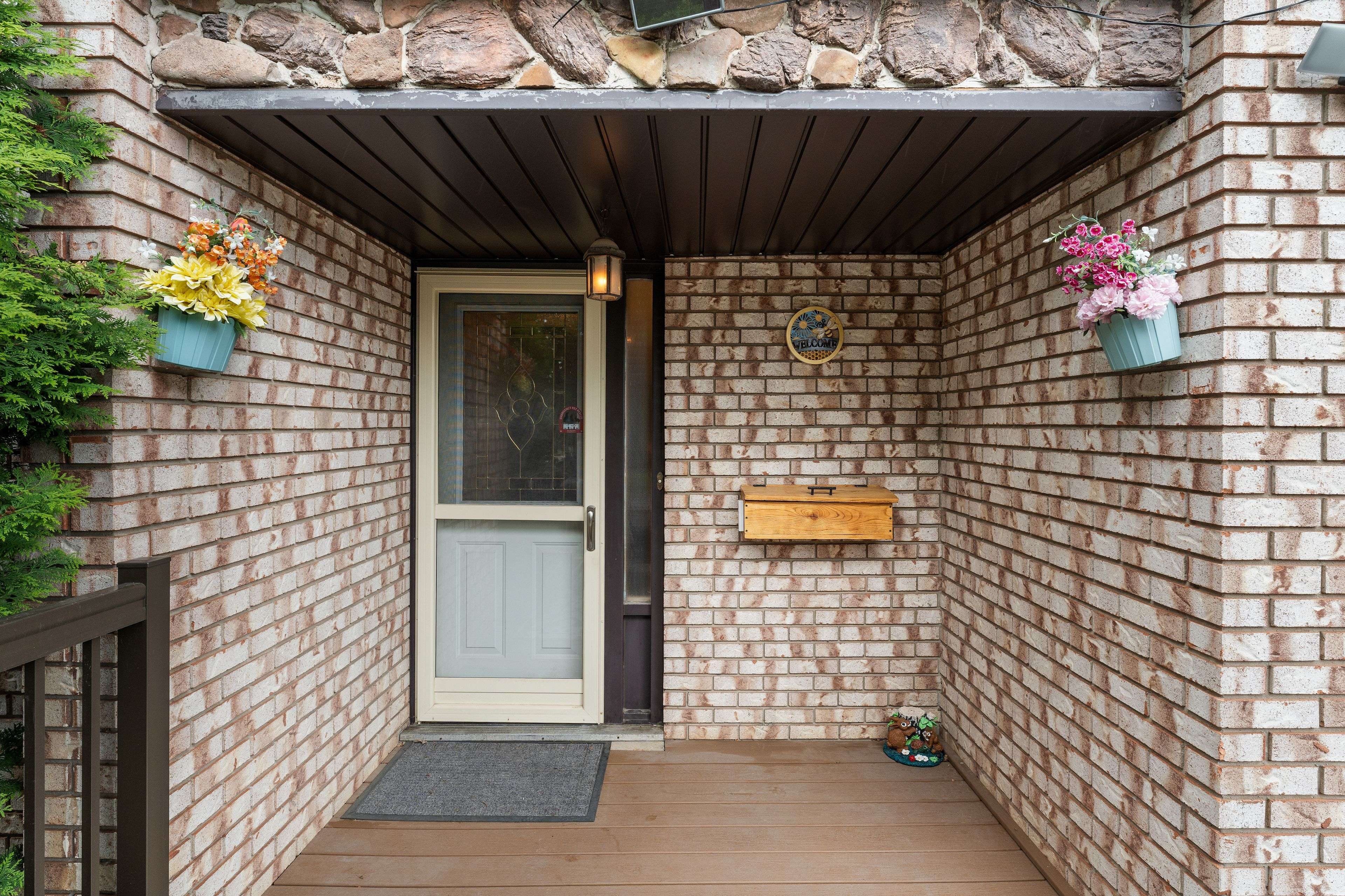 Brampton, ON L6Y 2E5,2 Marc CT
